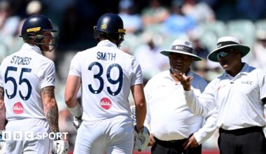Ben Stokes and Jamie Smith discuss the decisions with the umpires