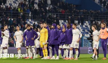 Dejected Fiorentina players following the loss to Sassuolo