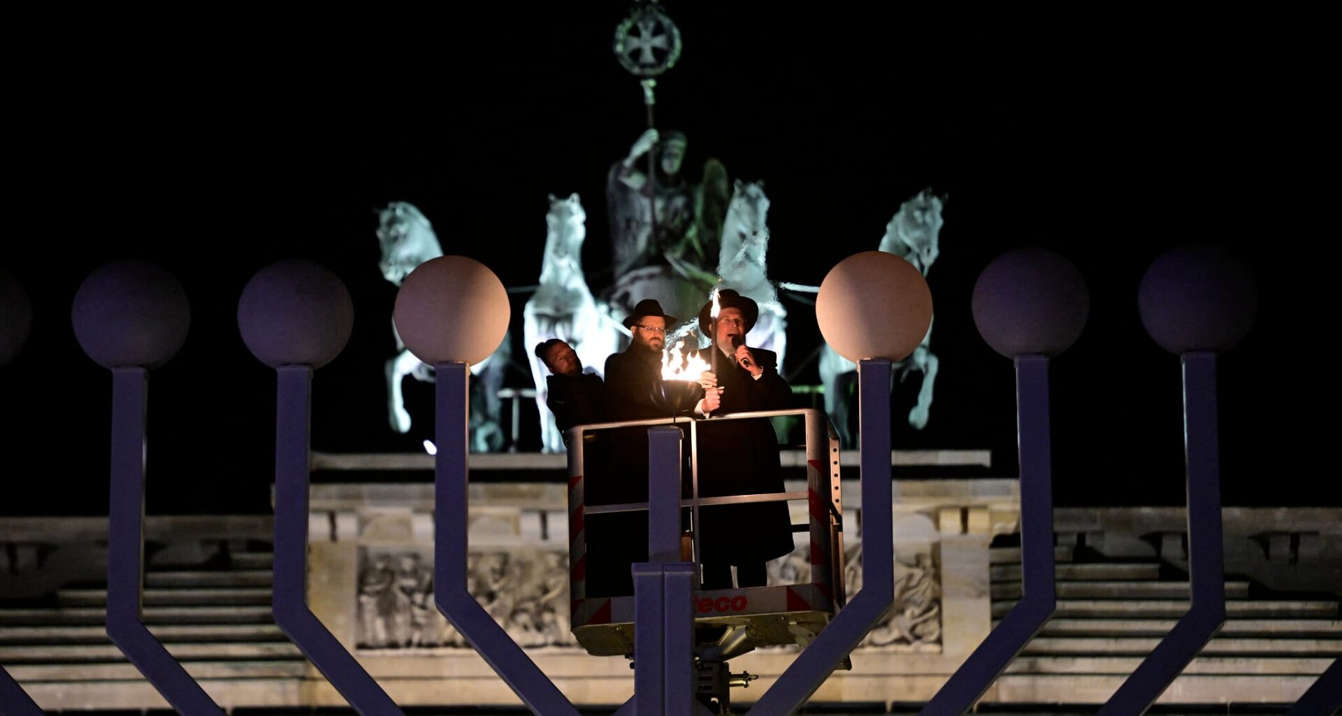 Major cities around world ramp up security for Hanukkah events after Bondi attack