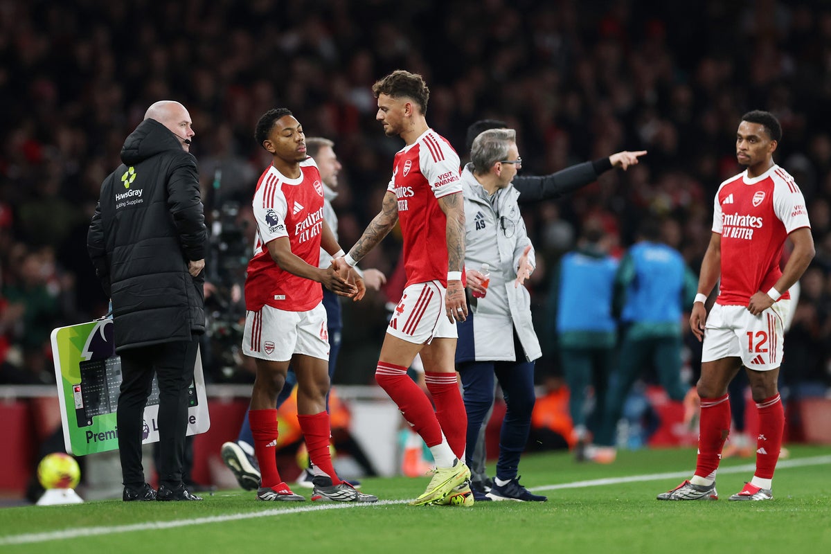 Mikel Arteta gives concerning Ben White injury update after Arsenal defender limps off against Wolves