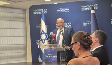 Liberman Slams Qatar Cash Policy, Demands Answers on Reported Mossad Talks