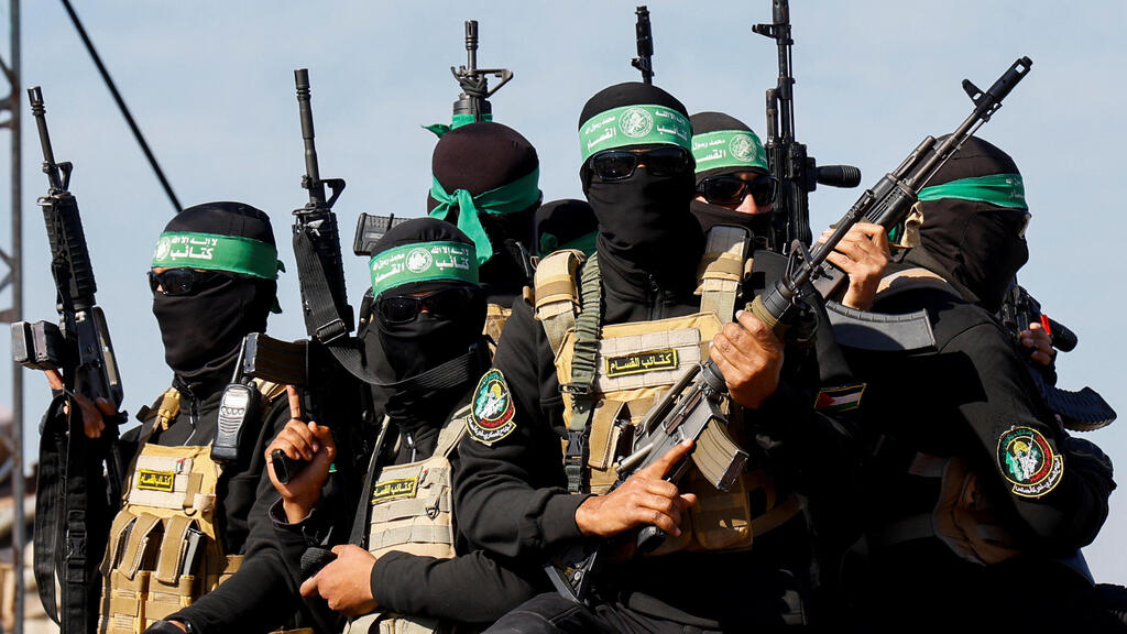 הבמה בחאן יונס לקראת העברת החטופים