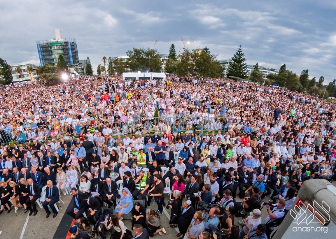 20,000 Reclaim Bondi Beach with Defiant Spirit