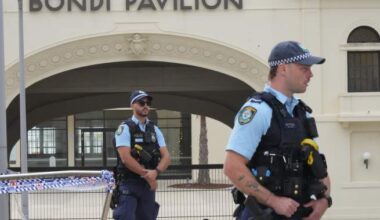 Australia plans tougher laws against displaying extremist flags after Bondi shooting - National