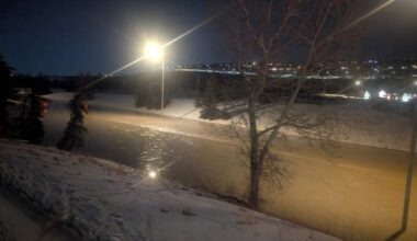 Major water main break traps people in vehicles, affects 2K Calgary homes