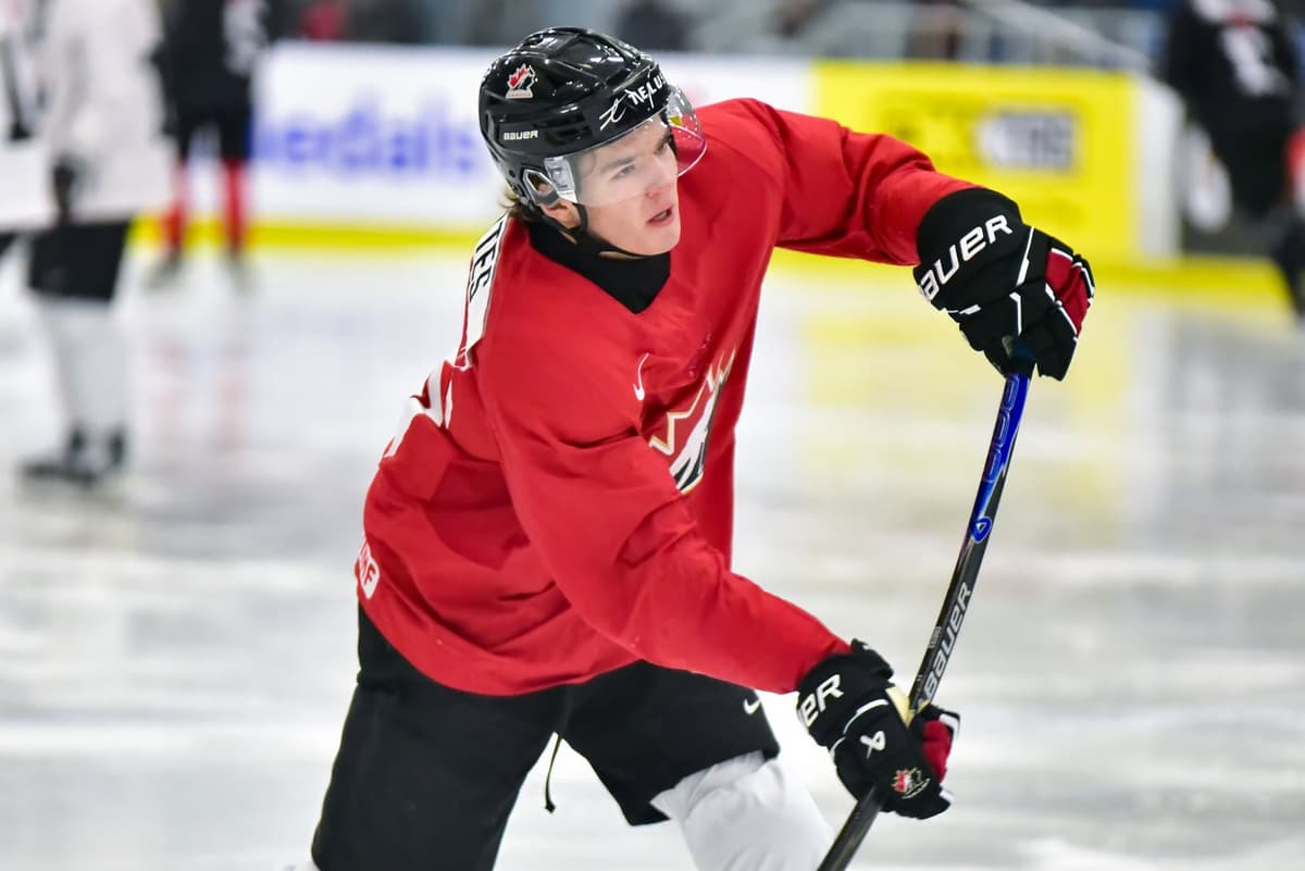 Canucks’ Braeden Cootes scores as Canada falls 4-2 to Sweden in preliminaries