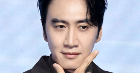 Lee Kwang-soo Flexes by Covering 1.65M Won Group Meal Cost - 조선일보