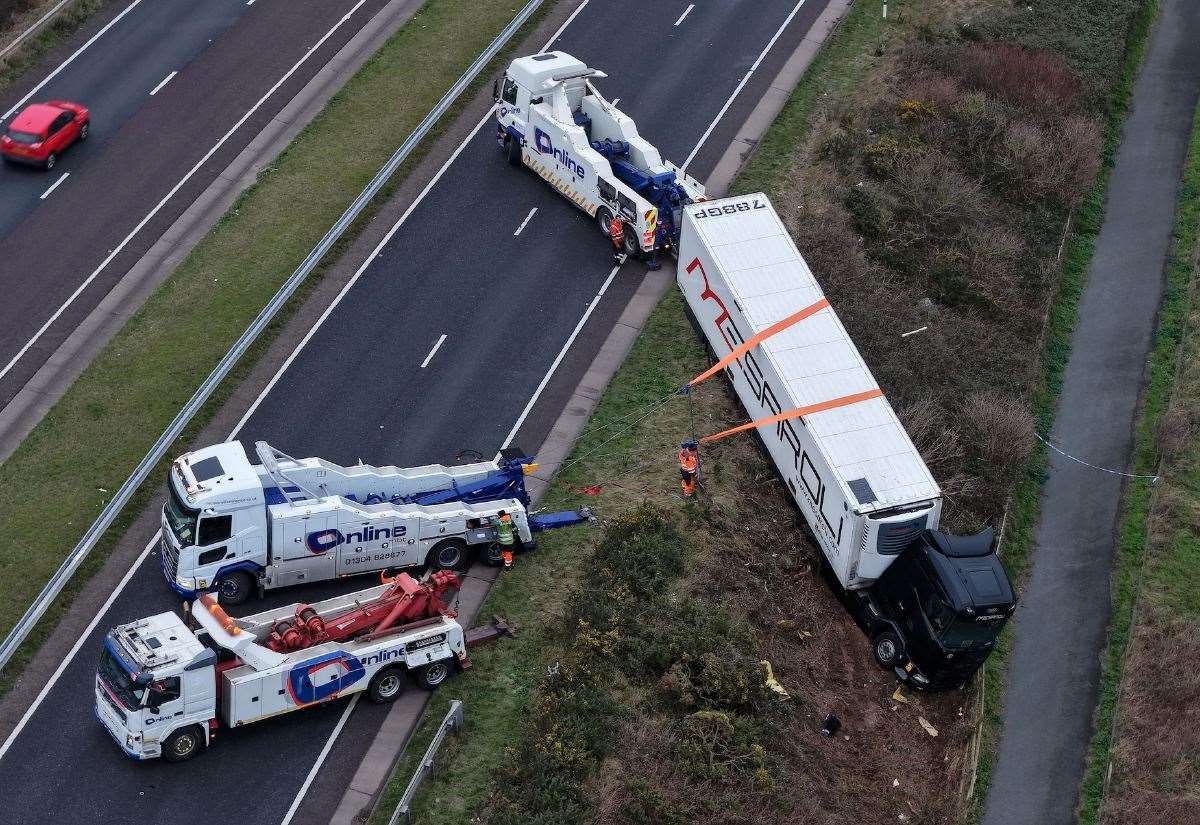A20 westbound between Dover and Capel-le-Ferne closed for most of Sunday morning following HGV crash