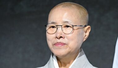 Seonjae Sunim's Wisdom Impresses MC Park on 'Culinary Class Wars 2' - 조선일보