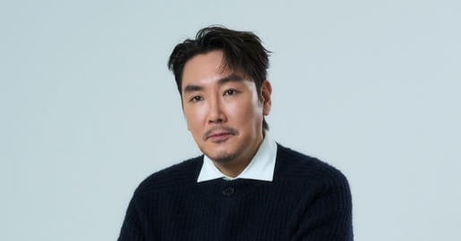 Cho Jin-woong's Agency Admits Past, Denies Stage Name Concealment - 조선일보