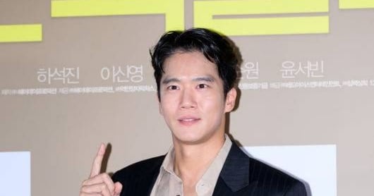 Ha Seok-jin Returns After 5 Years as Joseon King in 'Beloved Thief' - 조선일보