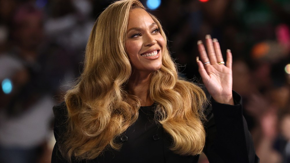 Beyoncé Becomes a Billionaire, the Fifth Musician to Reach Milestone