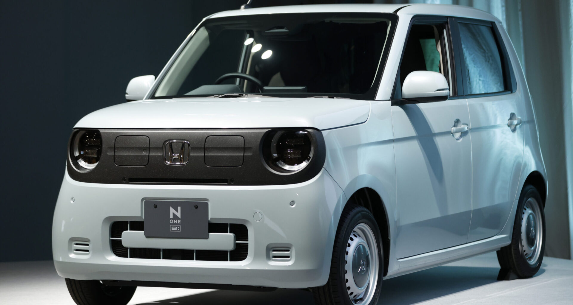 Trump wants tiny Japanese-style cars for US even as he cuts mpg goals