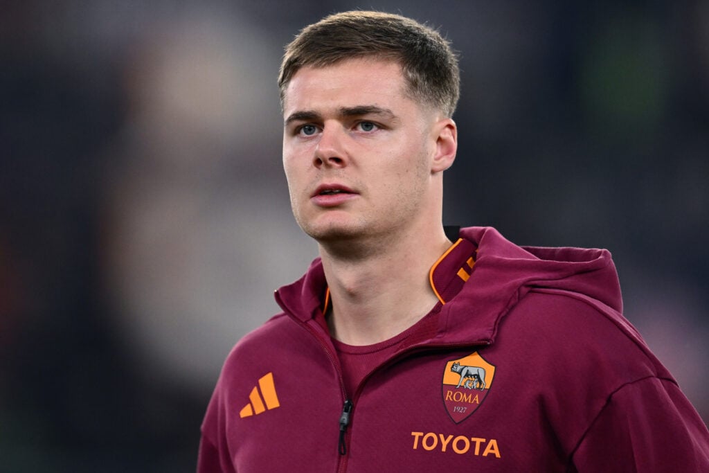 Evan Ferguson warms up before Roma vs Napoli