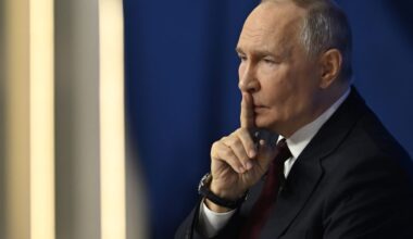 Russian banking crisis is possible amid nonpayments, Kremlin official warns a