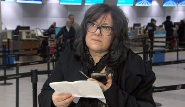 WATCH: Woman speaks with Air Transat customer service after flight was cancelled - CTV News