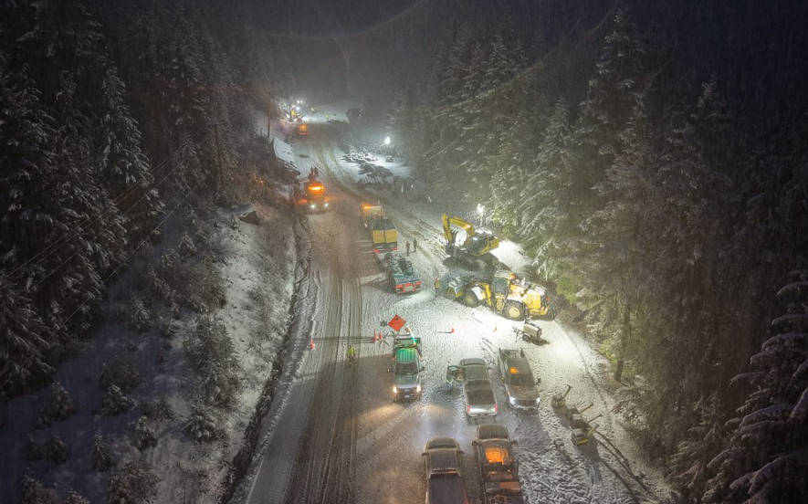 Section of HWY 3 may reopen as early as Boxing Day: ministry