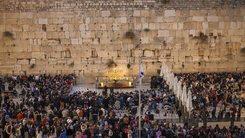 First Hanukkah candle lit at Western Wall as Sydney terror attac