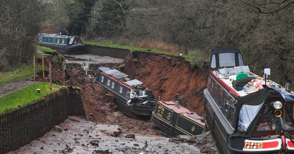 Stretch of canal dammed off in UK after sinkhole leaves 10 needing rescue – The Irish Times