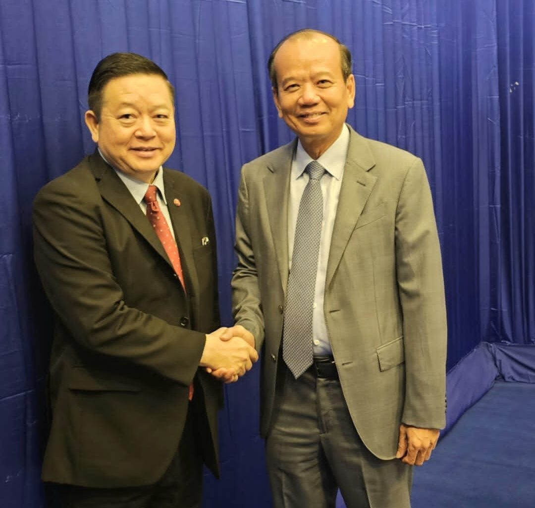 Secretary-General of ASEAN meets with the Minister of Post and Telecommunications of Cambodia