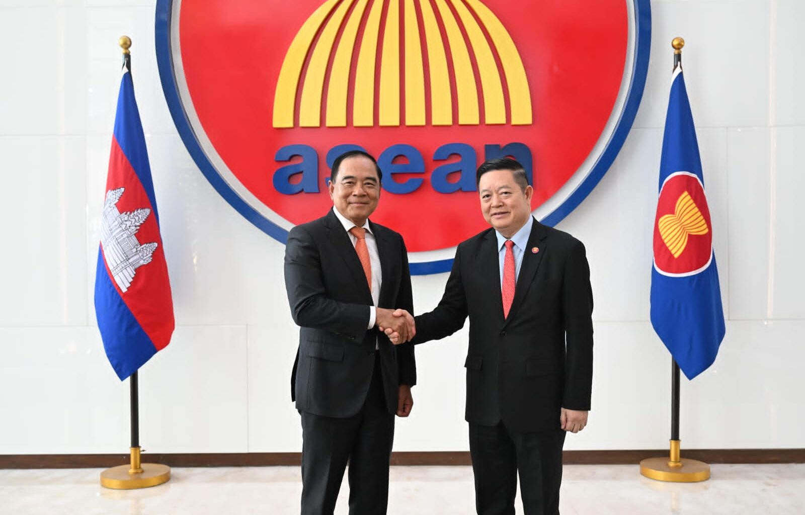 Secretary-General of ASEAN receives the Senior Minister and First Vice President of the Cambodian Mine Action and Victim Assistance Authority