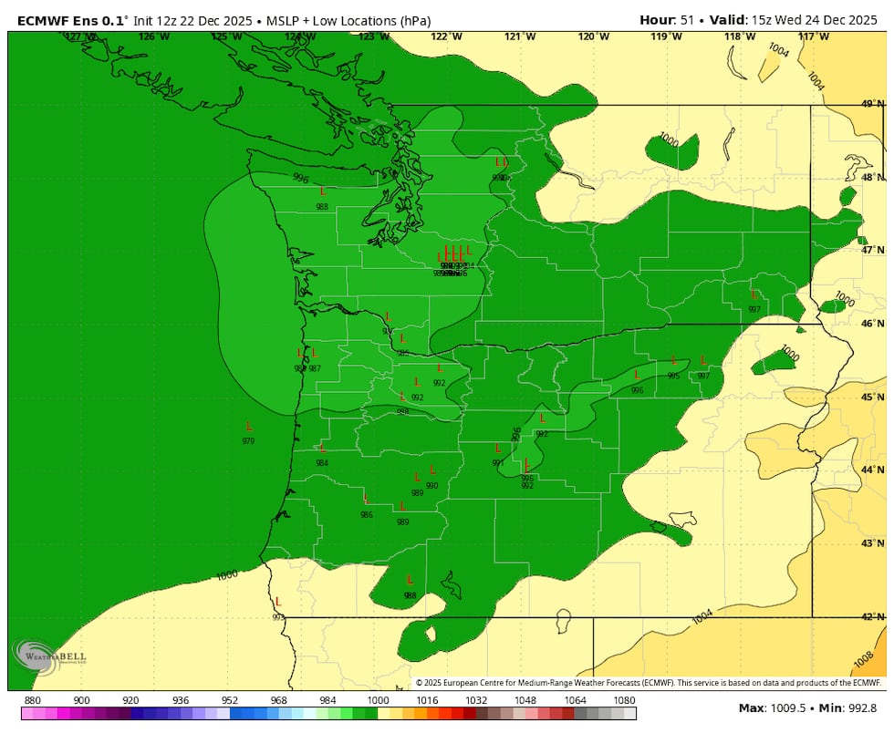 Euro low locations from AM run