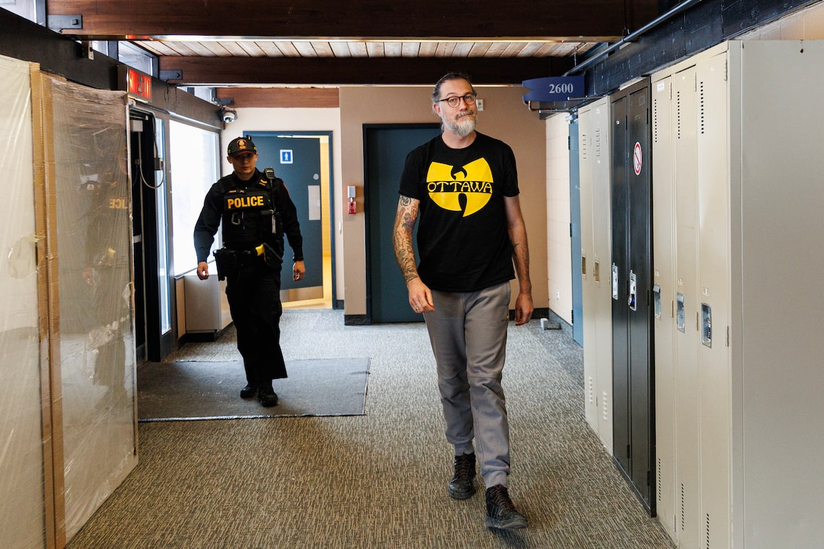 CAF member allegedly leaked the identity of a soldier involved in covert intelligence