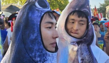 Extreme 84 Cast Dons Fish Costumes for Médoc Marathon - 조선일보