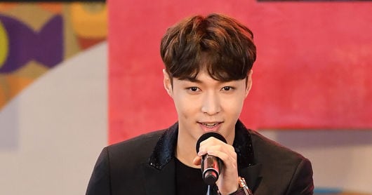 EXO's Ray Misses Fan Meeting, Departs to China - 조선일보