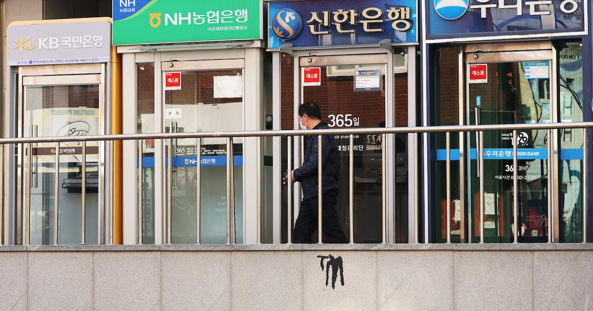 Short-Term Deposit Rates Top Long-Term at Major Banks - 조선일보