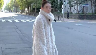 Kang Min-kyung Showcases White Fur Winter Style - 조선일보