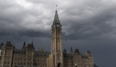 Government sending early retirement info to roughly 68,000 public servants - CTV News