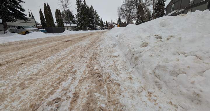 Windrow removal happening first in Edmonton before residential blading in January - Edmonton