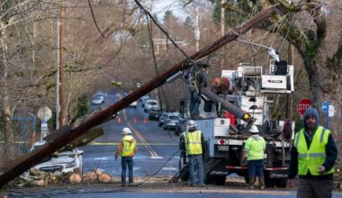 Oregon, SW Washington brace for a possible windstorm on Christmas Eve