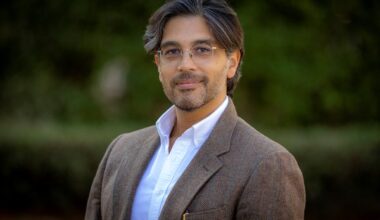 Andrew Sinclair Develops a Theory of Chinese Economics