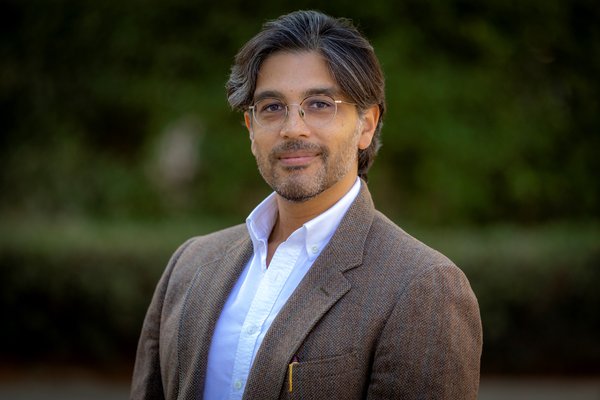 Andrew Sinclair Develops a Theory of Chinese Economics