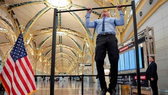 Robert F. Kennedy Jr does 20 pullups(Getty Images via AFP)
