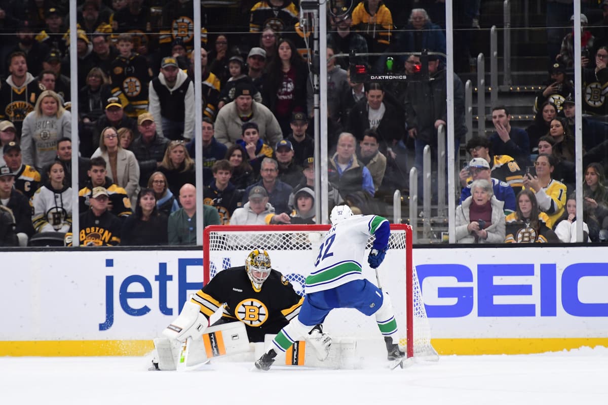 Liam Öhgren scores the shootout winner as Canucks beat Bruins