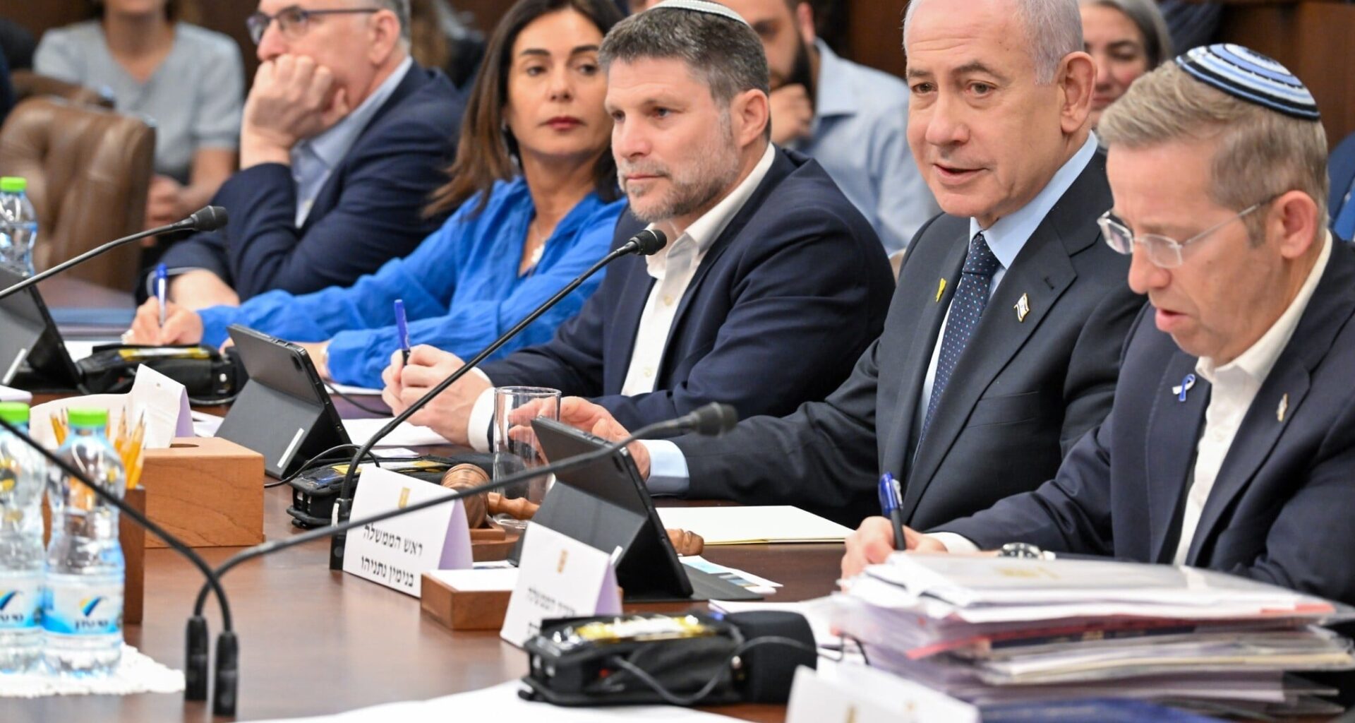 Cabinet approves 2026 state budget, overcoming defense spending rifts