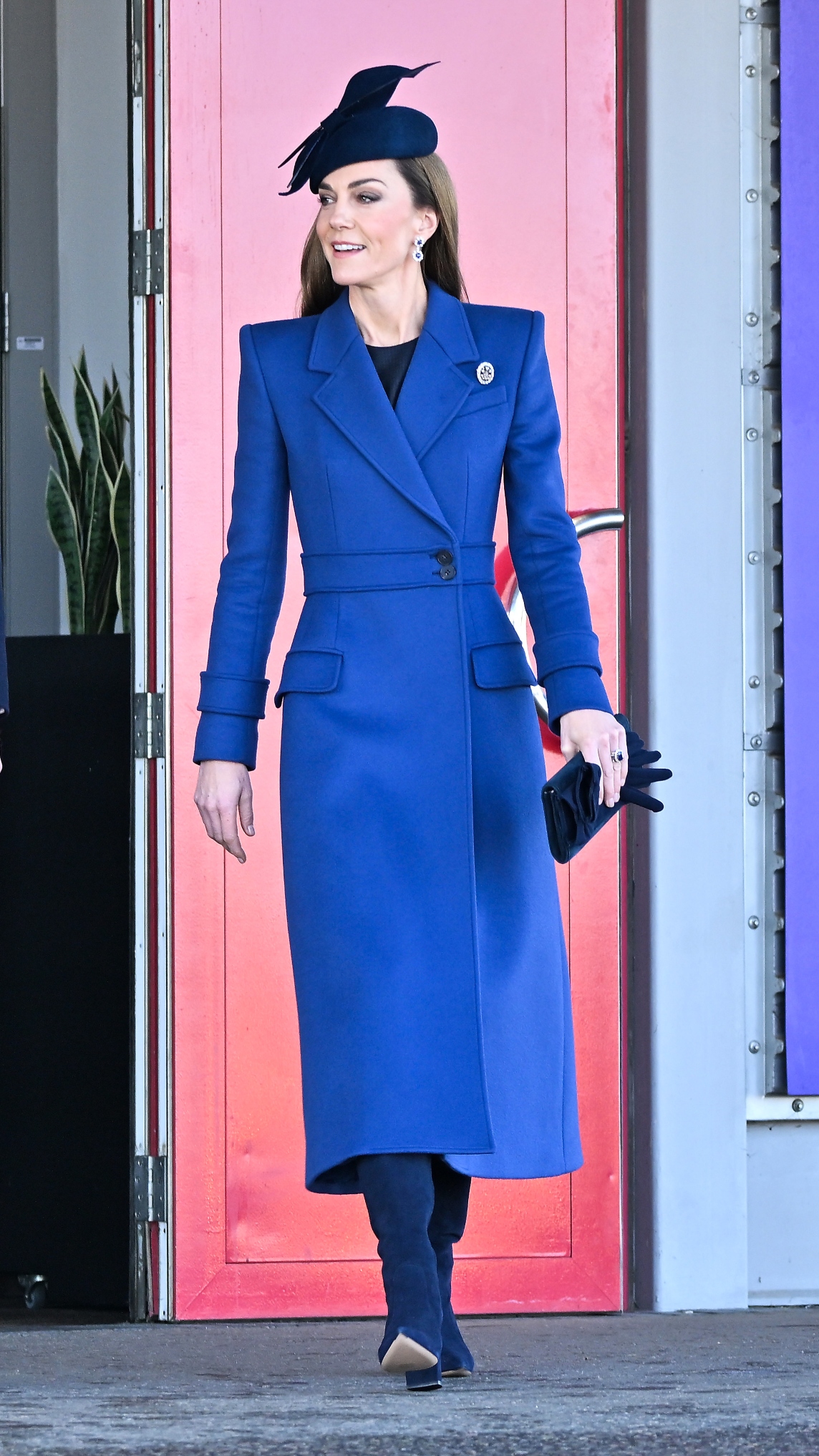 Catherine, Princess of Wales walks ahead of the arrival of the President of the Federal Republic of Germany Frank-Walter Steinmeier and his wife Elke B&uuml;denbender