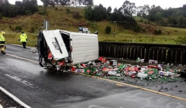 Beers, RTDs scattered across Whangārei road after liquor van rolls