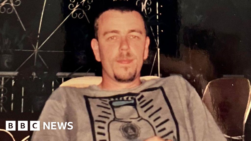 'Manipulative' police spy gives evidence at undercover inquiry