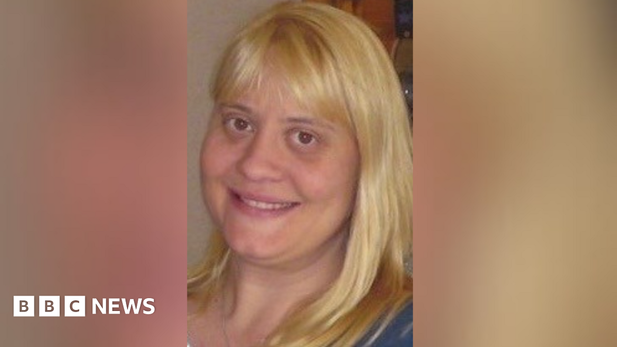 A picture of a woman with blonde hair.