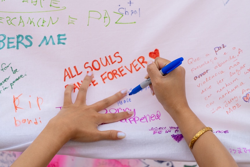 Messages of support at Bondi Beach
