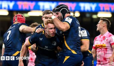Ciaran Frawley celebrates his try for Leinster
