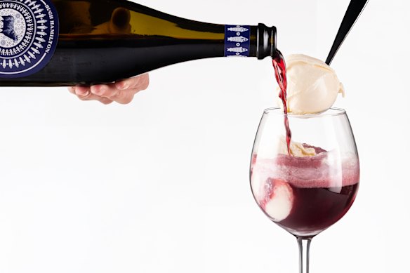 Sparkling red wine spiders are the summer treat you never knew you needed.