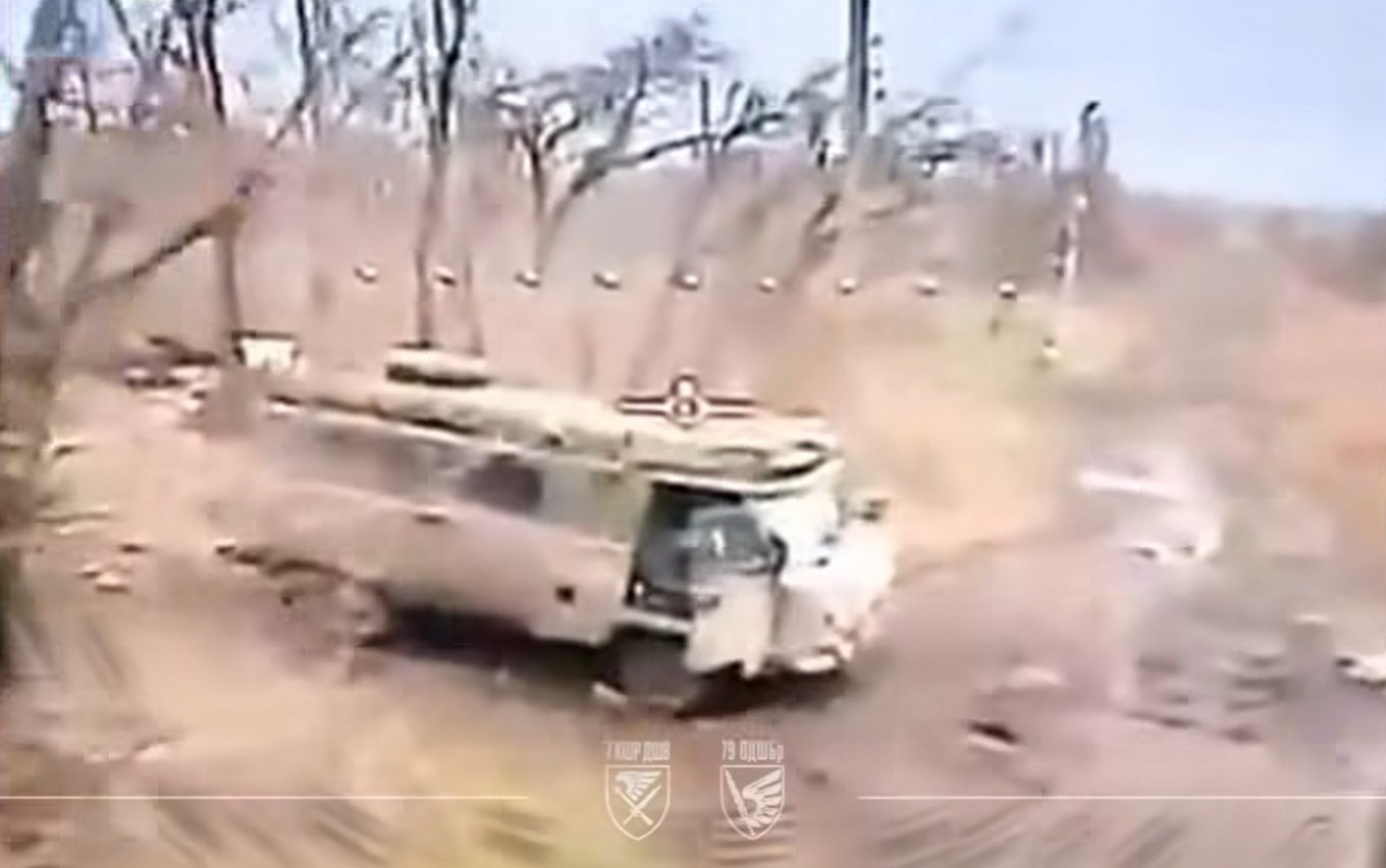 Ukrainian Paratroopers Incinerated Enemy Howitzer, Infantry near Pokrovsk ,The off-road vehicle of Russian troops was also destroyed by Ukrainian strike drones