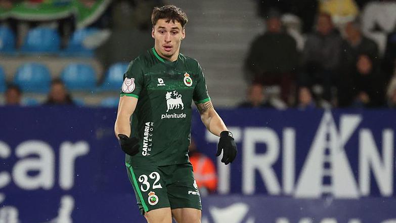 Jorge Salinas in action for Racing Santander 
