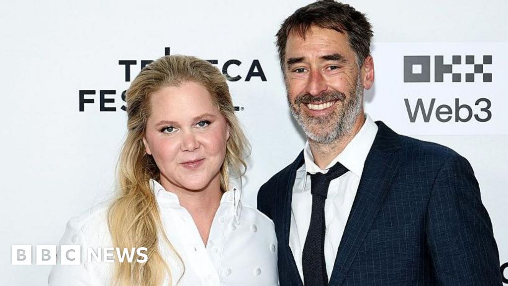 Actor Amy Schumer announces split from husband Chris Fischer