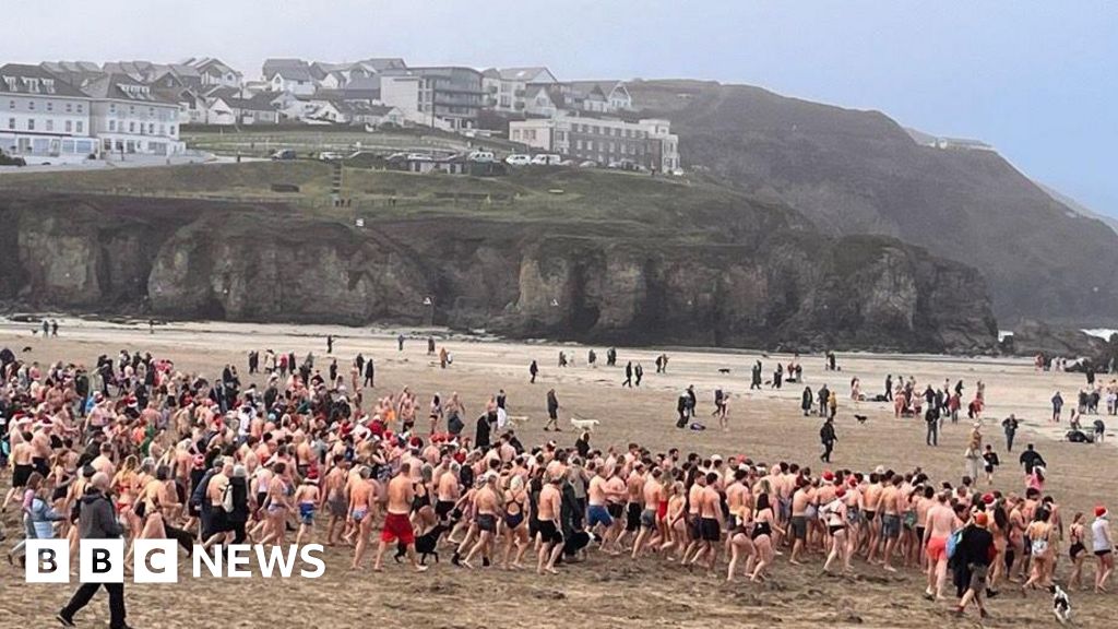 Charity issues safety advice to cold water festive swimmers